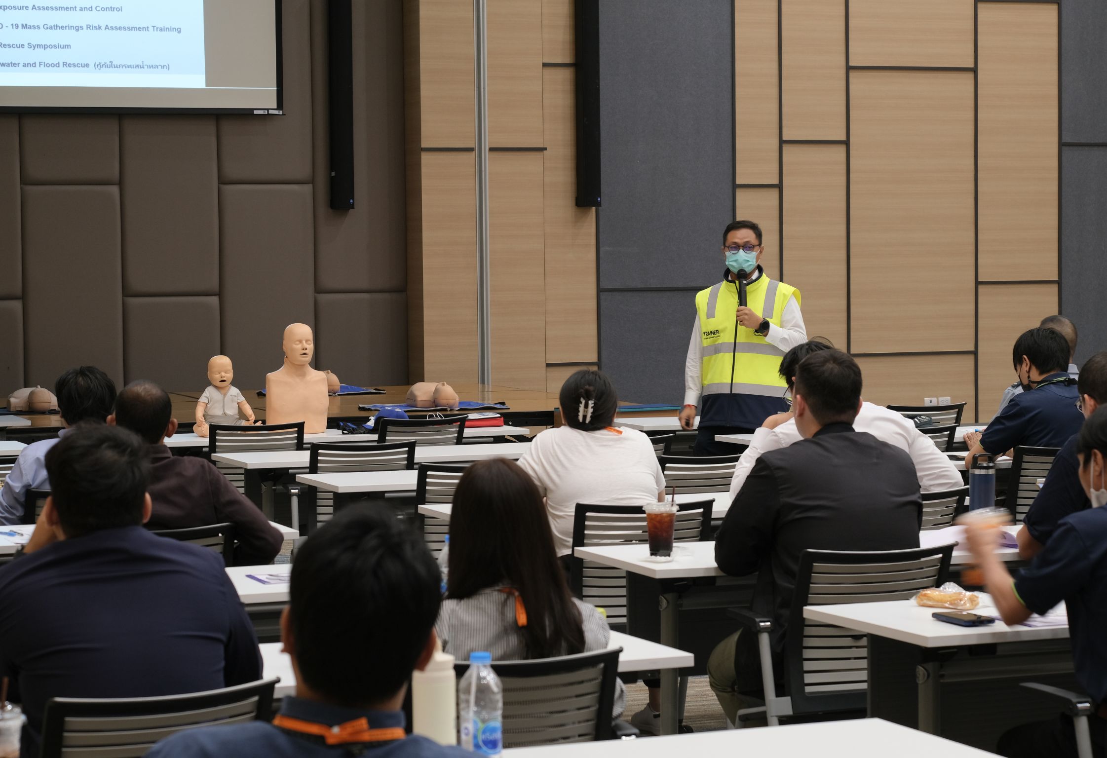 อบรมปฐมพยาบาลเบื้องต้น และ AED